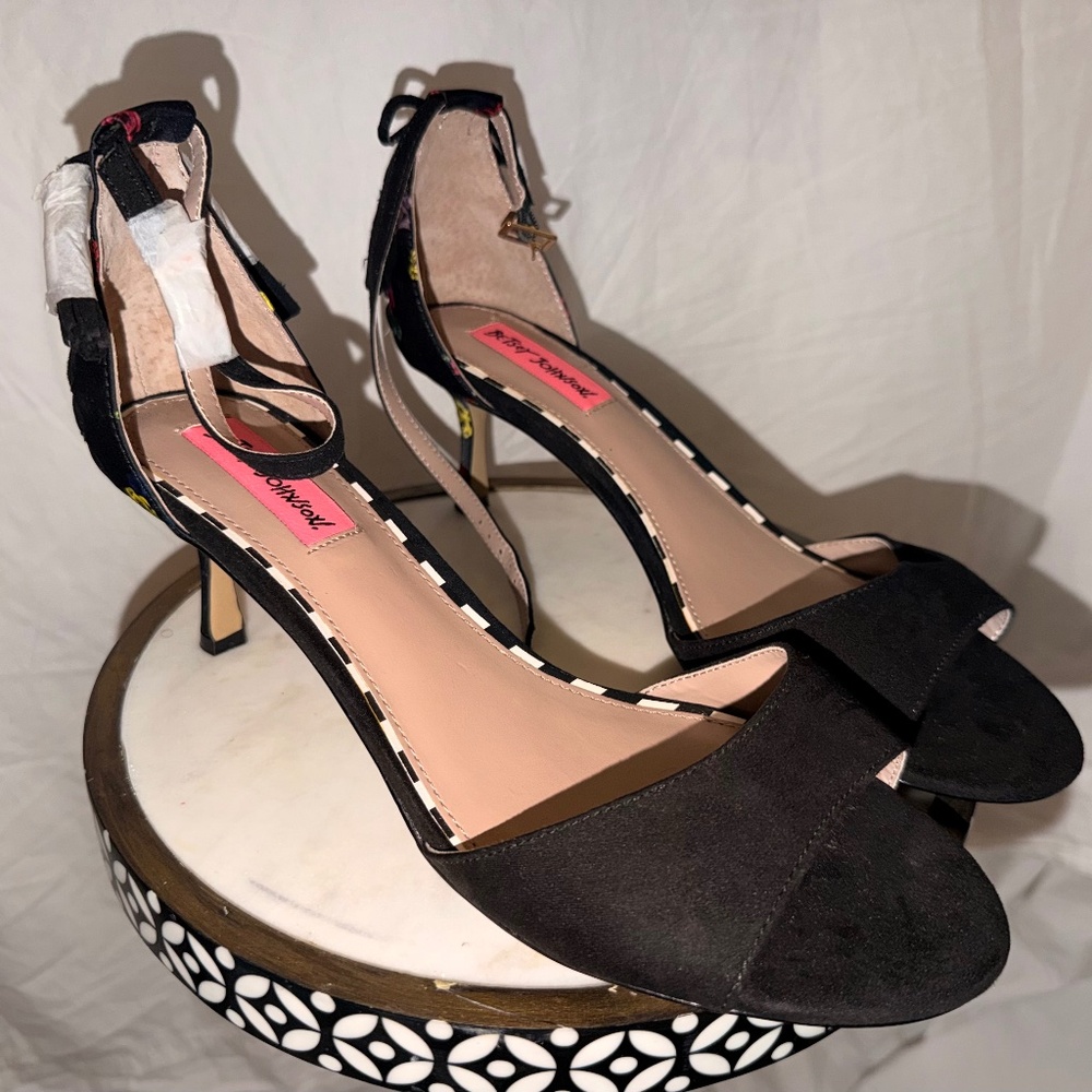 Betsey Johnson heel